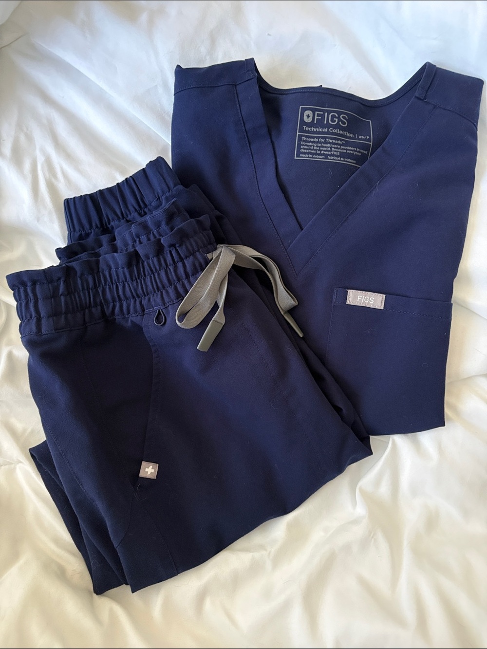 FIGS Women’s Navy Regina High Waisted Slim Jogger and Catarina Top XSP Petite